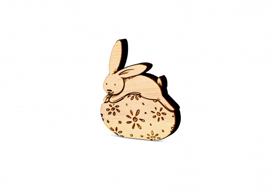Zirbenhase Mini liegend auf Osterei 2 Geschenkideen Holzdeko - Lasergravur - Holzgravur - Geschenk